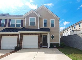 2761 Silverthorn Dr, Charlotte, NC 28273