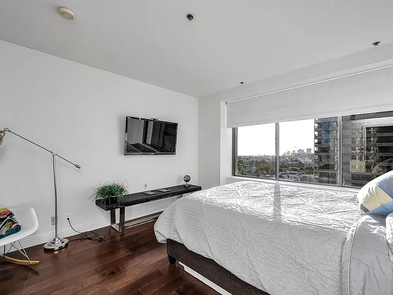 10724 Wilshire Blvd #809 — Photo 10