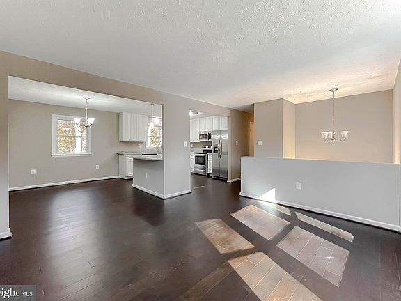 5th image of 27043 Oxley Dr