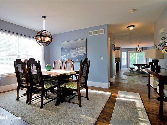 4th image of 688 Honeysuckle Ln