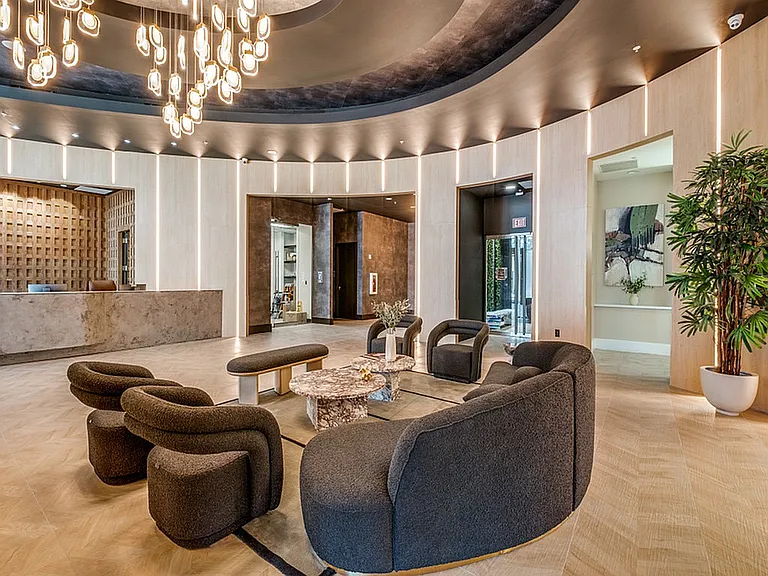 1400 HiLine Lobby
