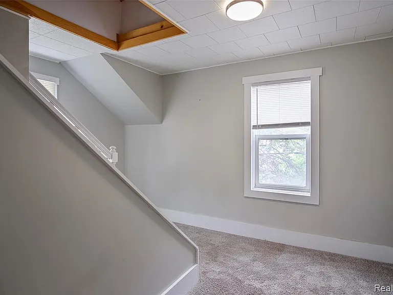 206 N Troy St — Photo 19
