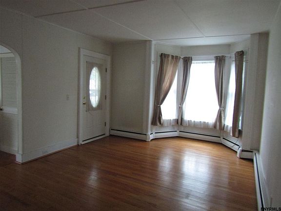5th image of 67 Church St