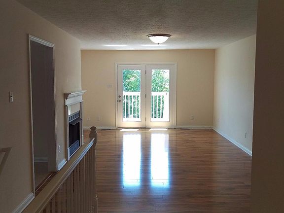 4th image of 304 Bridgeside Dr