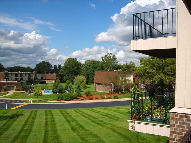 1st image of 450 Briar Ln NE