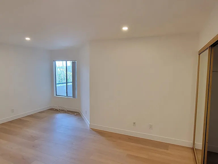 6228 Fulton Ave — Photo 21