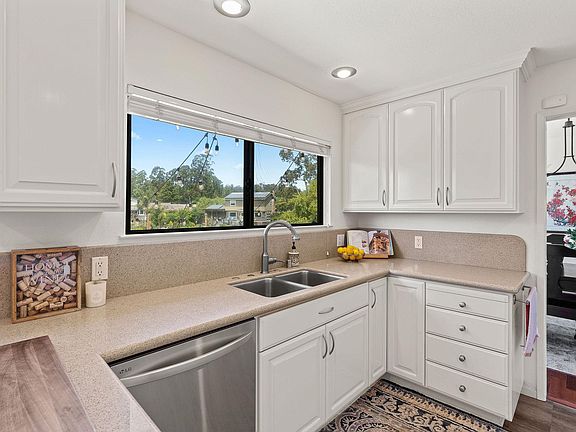 3rd image of 112 McMillan Ct