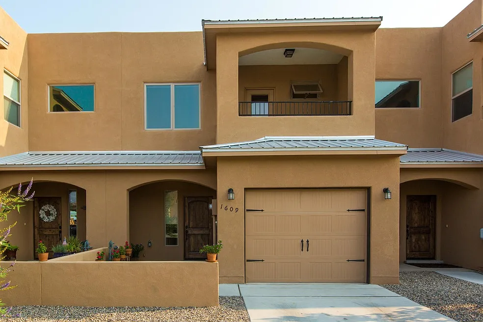 2 bed, 2.5 bath, 1338 sqft, $2,250 — Photo 1