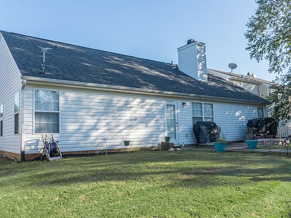 3rd image of 29 Brockmore Dr