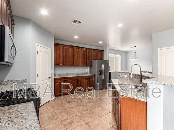 4th image of 42511 W Cheyenne Dr