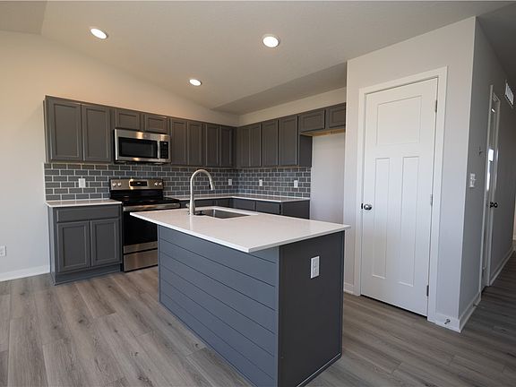 3rd image of 807 NE Deerfield Dr