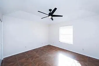 3 bed, 1391 sqft, $1,700 — Photo 3