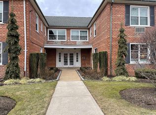 120 S Park Ave APT 2A, Rockville Centre, NY 11570