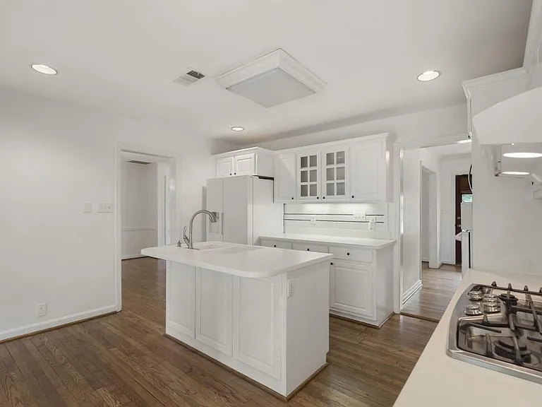 2151 Radcliffe Dr NW — Photo 17