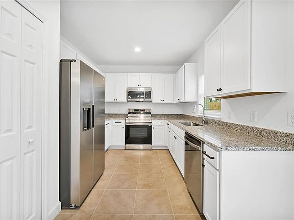 5th image of 1308 Bond St