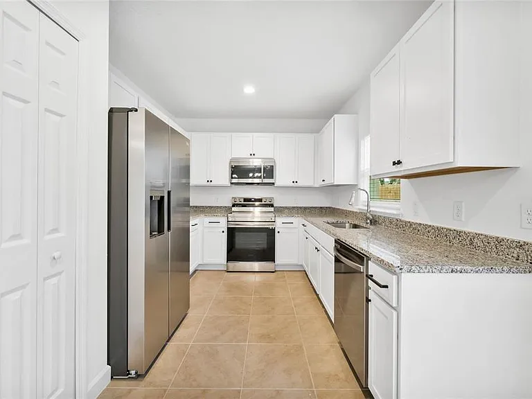 1308 Bond — Photo 5