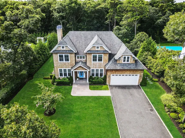 7 Rady Ln, East Quogue, NY 11942