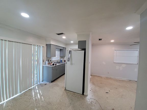 4th image of 4300 Clarinda St