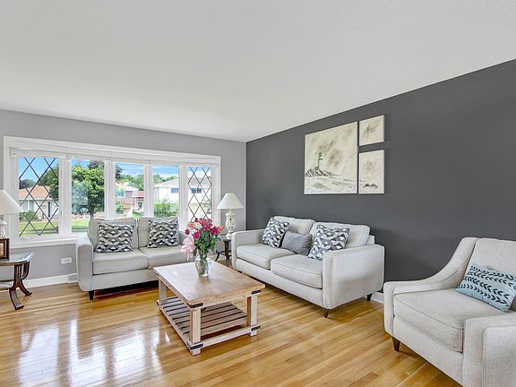 3rd image of 580 Irmen Dr