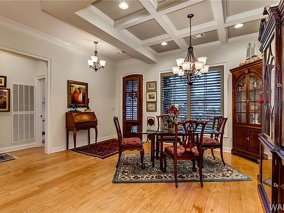 5th image of 739 Cambridge Ln
