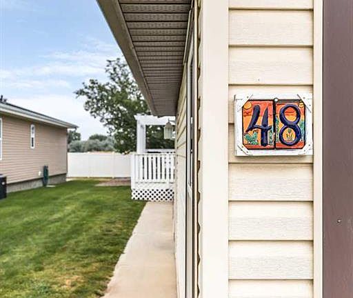2nd image of 48 Chartwell Pl SE