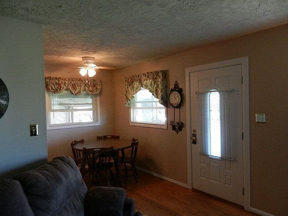 3rd image of 709 Shelborn Dr