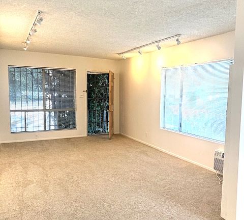 2nd image of 1319 Wellesley Ave APT 101