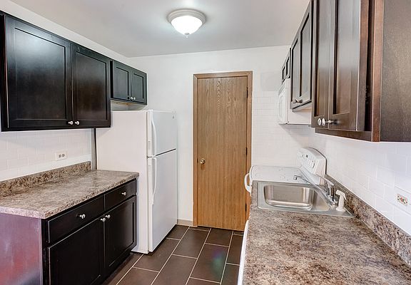 3rd image of 690 E Liberty St APT 313