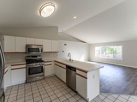 5th image of 815 Breeze Dr