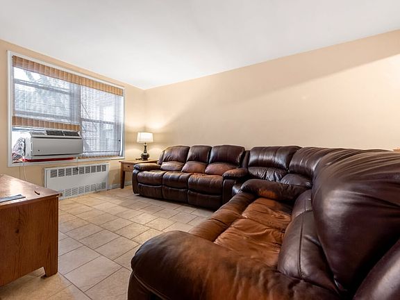4th image of 2213 Stuart St Unit 5I