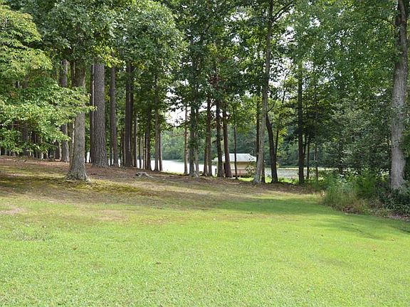Quiet Lakeside Retreat