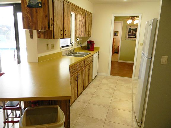 4th image of 895 Cynthia Dr