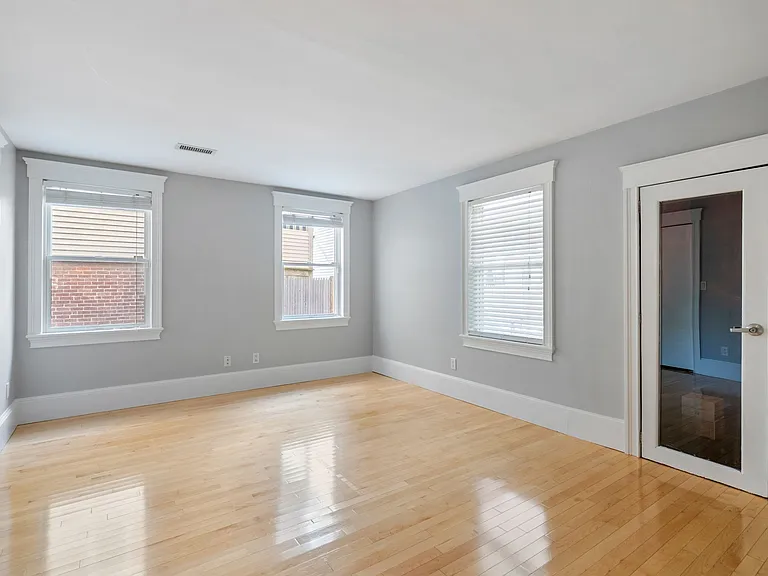 618-620 E 3rd St #1 — Photo 21