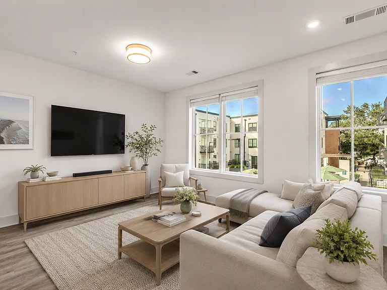 The Lowe — Photo 17