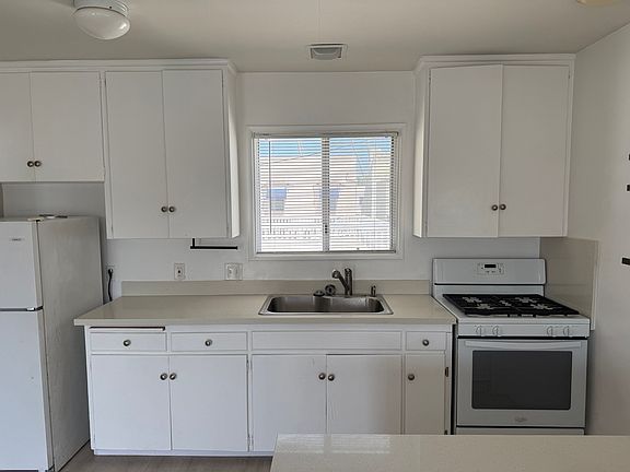 5th image of 221 7th St APT E