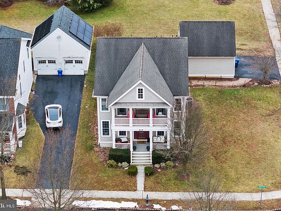 3rd image of 1 Sprague St