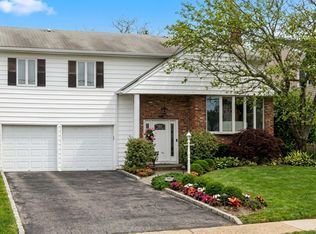 3089 Monterey Dr, Merrick, NY 11566