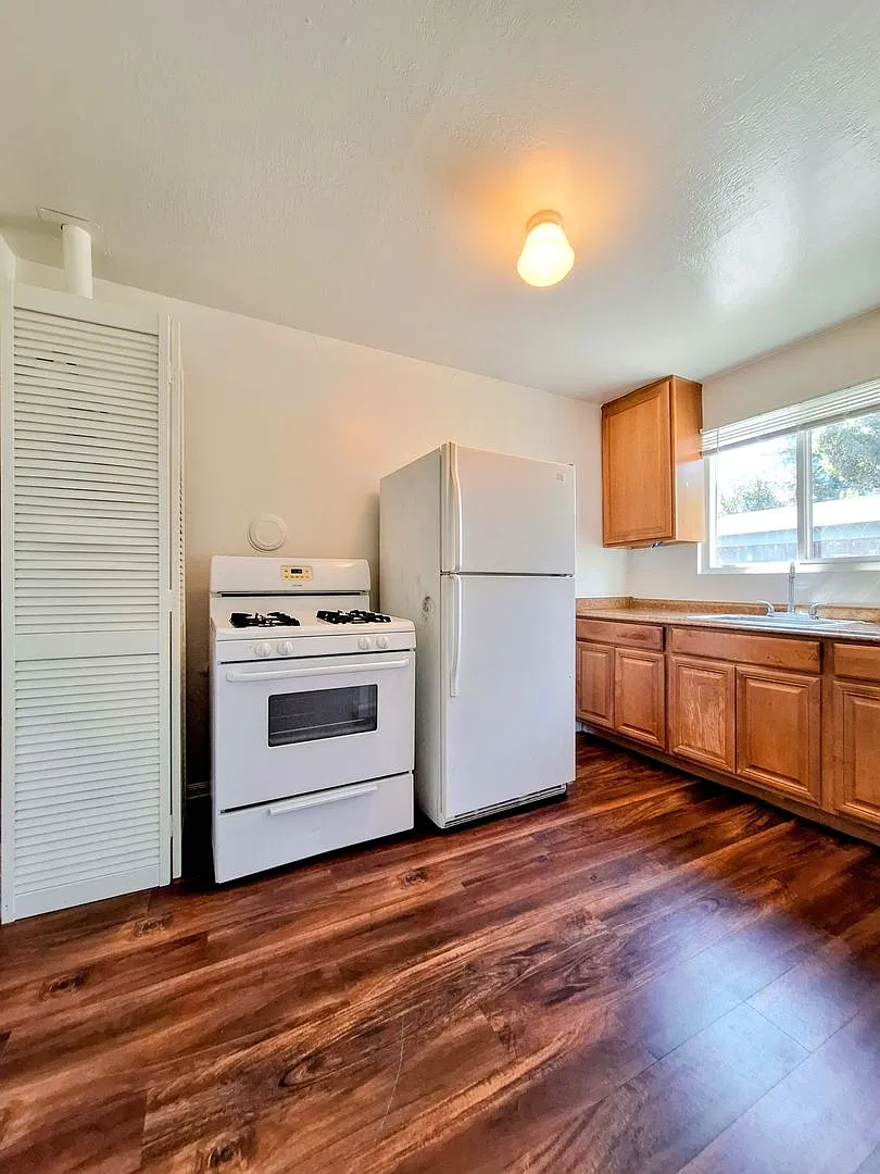 Charming 1bd Apartment in Single Story Building — Photo 2