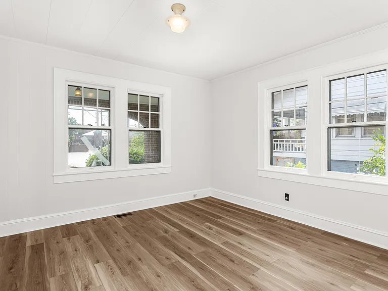 430 W 5th St — Photo 16