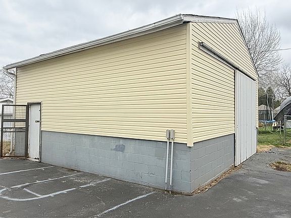 3rd image of 1224 Beverly Ave