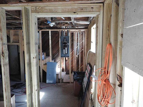 2nd image of 835 Jefferson Ave