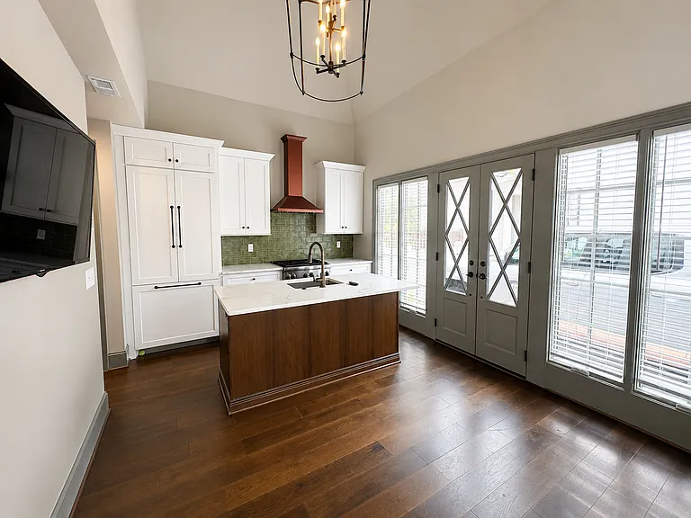 201 Tollison Dr — Photo 2