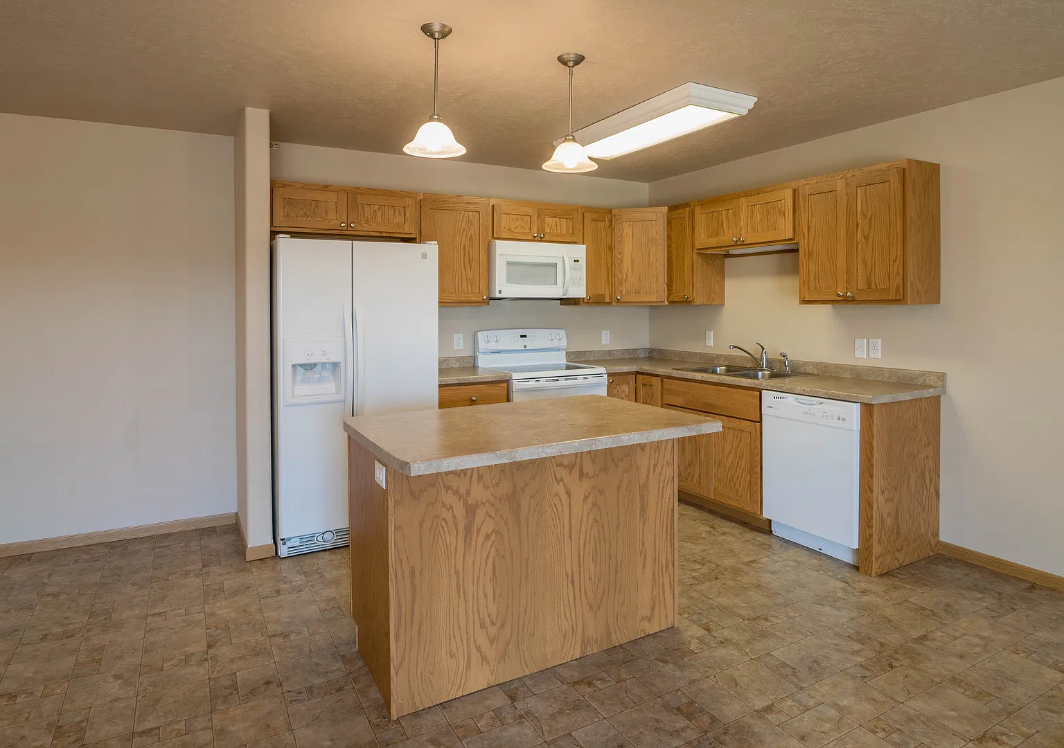 Lindenwood Apartments — Photo 3