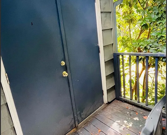 581 Holyoke Ct — Photo 8