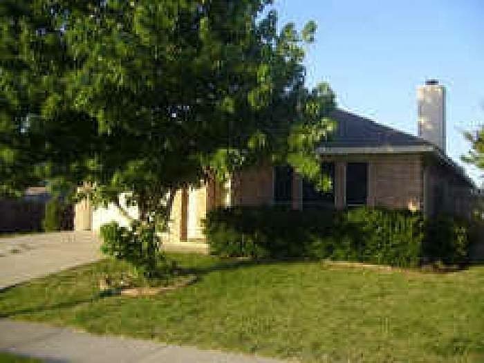 1st image of 6105 Twin Maple Dr