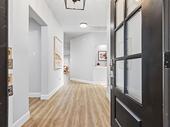 3rd image of 394 Verano Cir