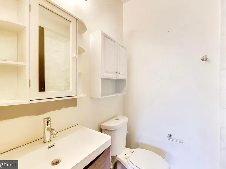 310 V St NE #1 — Photo 10