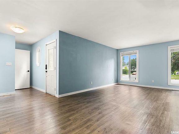 5th image of 1220 Courtney St