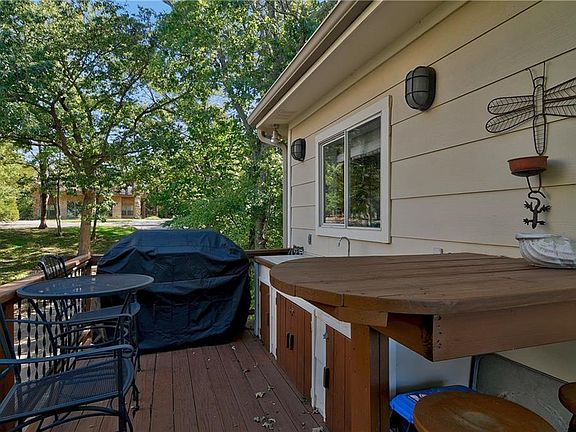 3rd image of 206 Island View Dr