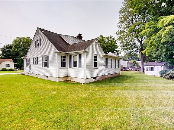 4th image of 6 Maple Cir